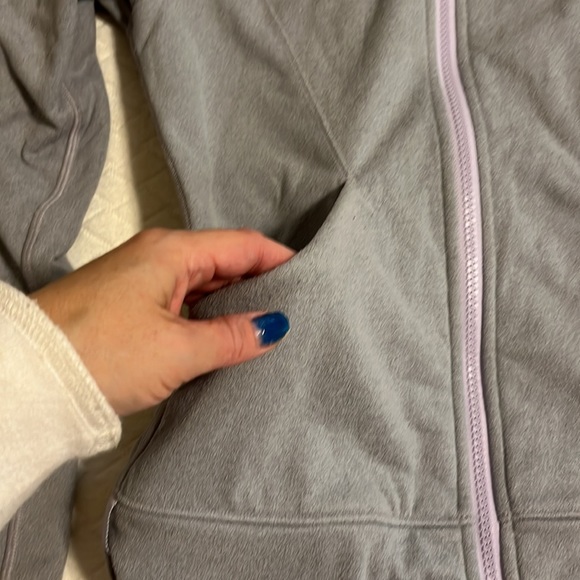 Ivivva by lululemon girls jacket, thick material fleece lined, grey/lavender, 10 - Picture 4 of 11